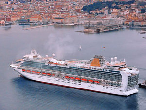 Azura &#8211; A family-friendly ship