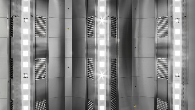 Halton Skyline Culinary und Human Centric Light an Küchenlüftungsdecken