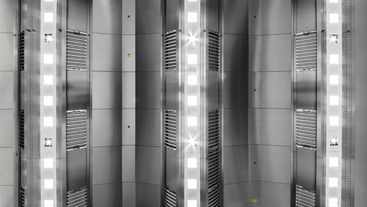 Halton Skyline Culinary und Human Centric Light an Küchenlüftungsdecken