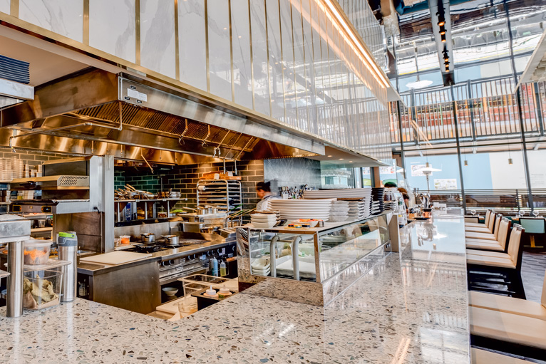 进行更深入的探讨，为什么消除烹饪气味这么具有挑战性？