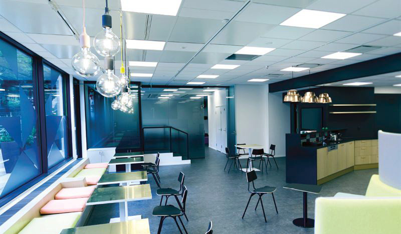 Suomalainen sisäilma-innovaatio työpaikoille: huippumukavat olosuhteet, mukautuva design ja helppo asennus