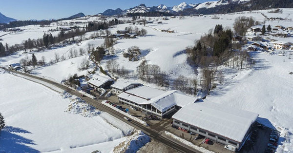 CO2 neutrale Produktion bei Halton – PV-Anlage trotz hoher Schneelast – 30000 Euro Einsparung pro Jahr