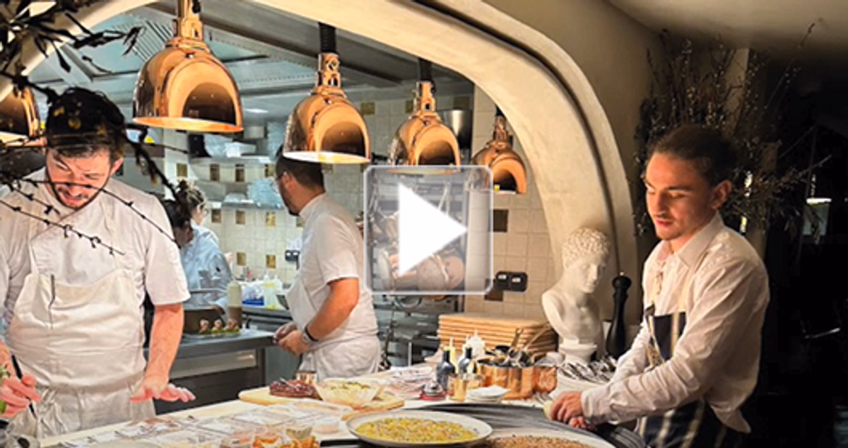 Anna, a Greek restaurant, sets new standards for location selection!