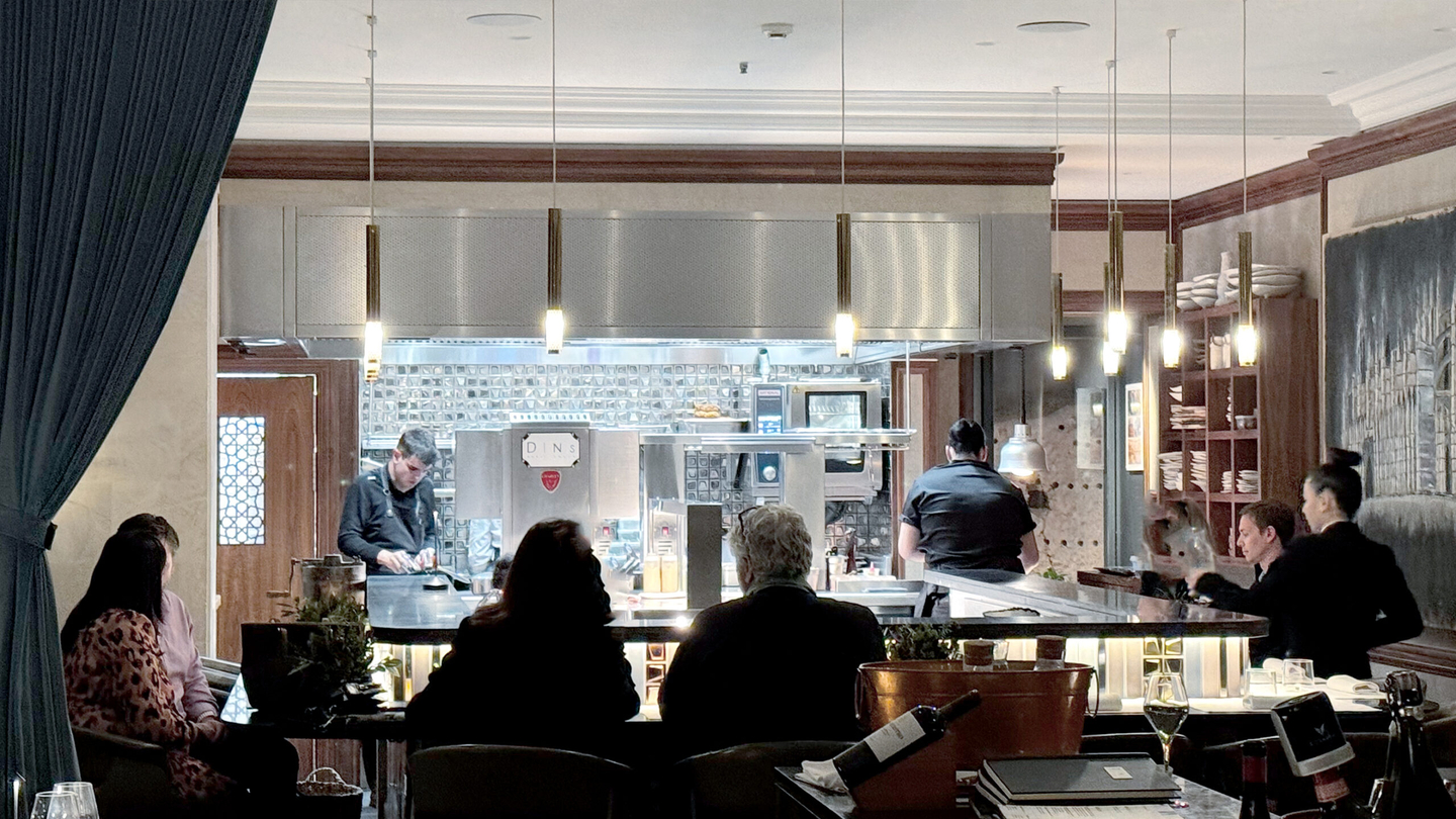 Dins | ElLorenç Palma de Mallorca, Spain