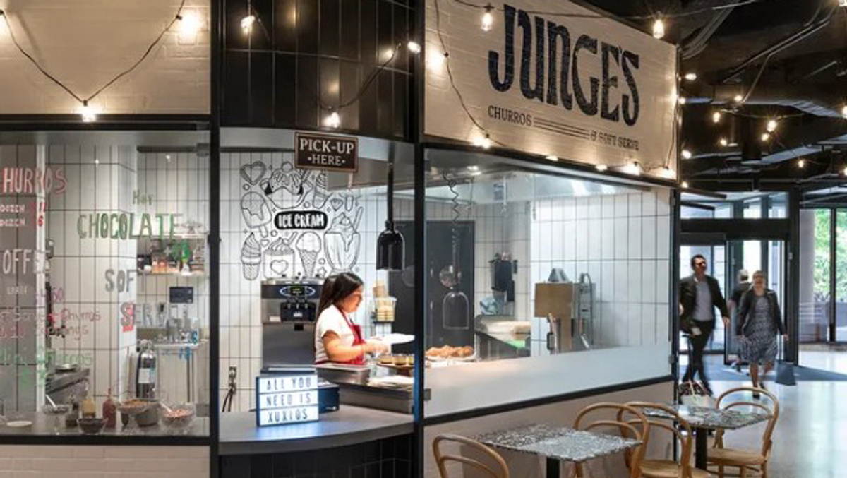 International Square Building - Junges