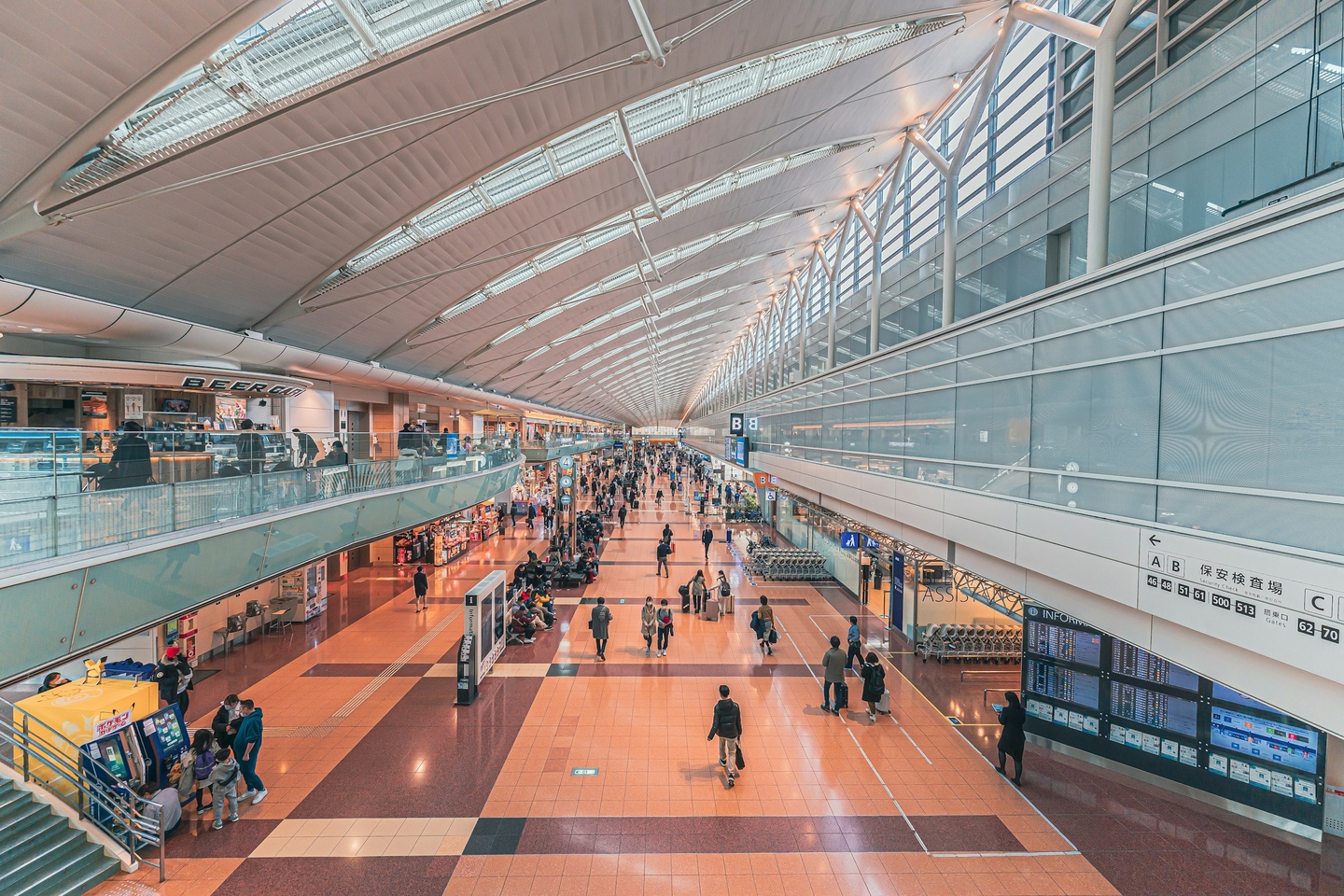 From Challenges to Solutions: Ventilation for Airport restaurant kitchens