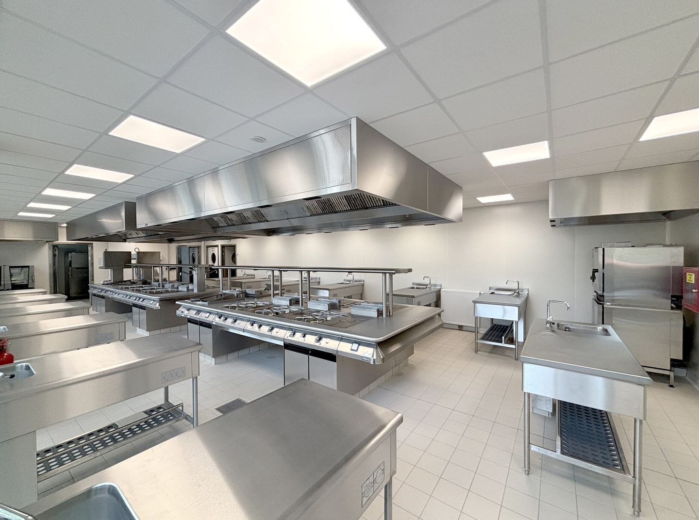 Professional culinary training kitchens at CCI Le Mans Sarthe equipped with Halton kitchen ventilation systems in Le Mans, France