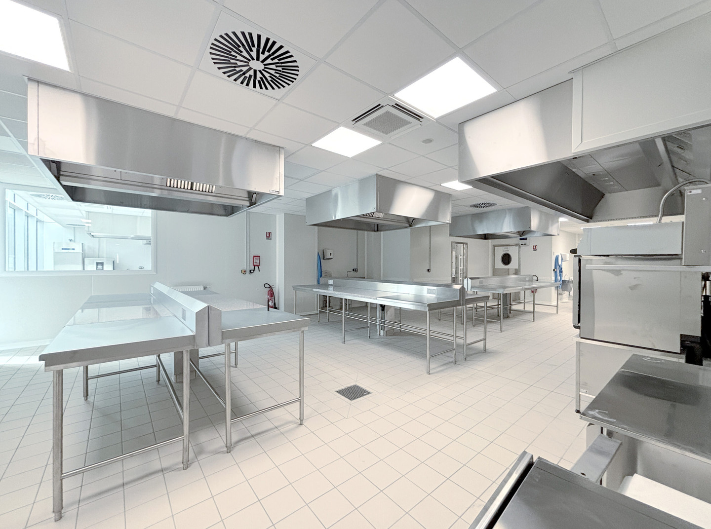 Pastry area at CCI Le Mans Sarthe equipped with Halton kitchen ventilation systems in Le Mans, France